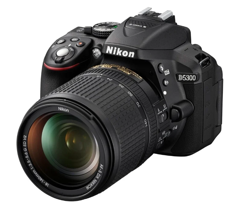 Зеркальный фотоаппарат Nikon D5300 Kit для путешествий